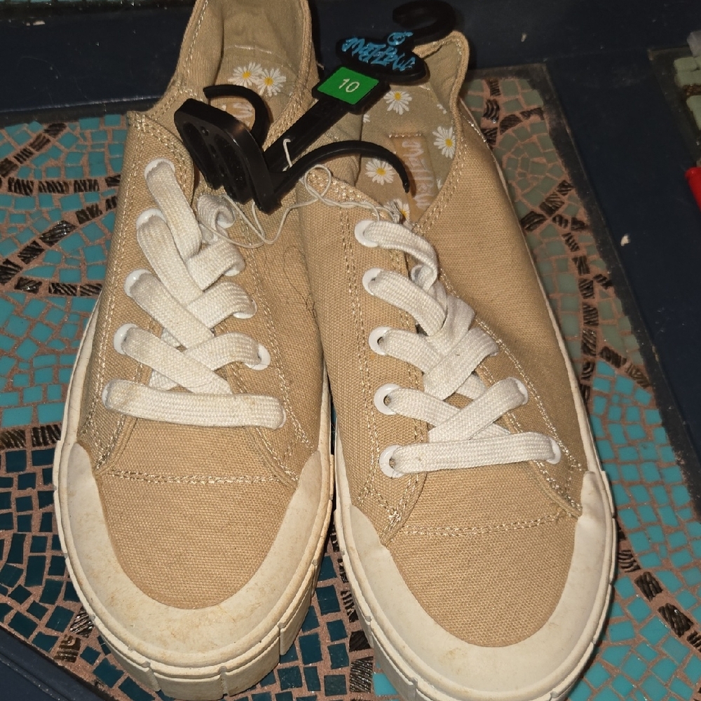 Casual Beige Canvas Lace-Up Sneakers